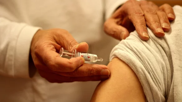 Kleiner Pieks mit gro&szlig;er Wirkung: Montag &ouml;ffnet in Lippe das Impfzentrum, um zun&auml;chst Menschen &uuml;ber 80 gegen das Coronavirus zu impfen. - &copy; Heidi Stork