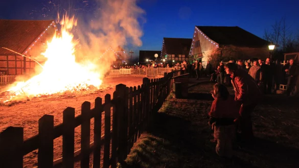 Alle Osterfeuer in Lippe finden Sie in unserer Übersicht. Frohe Ostern! - © Archivfoto: LZ