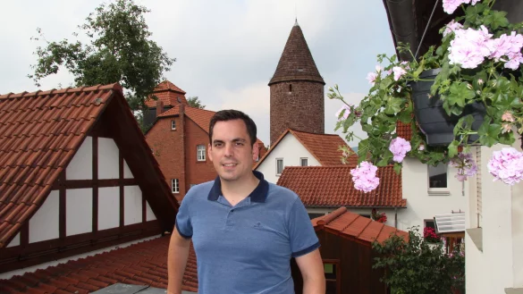 Von seinem Balkon hat Torben Blome einen wunderbaren Blick auf L&uuml;gdes Altstadt.&nbsp; - &copy; Silke Buhrmester