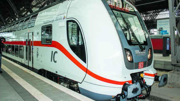 Nach der Testfahrt: Der neue Intercity 2 im Leipziger Hauptbahnhof. - © Franz Purucker