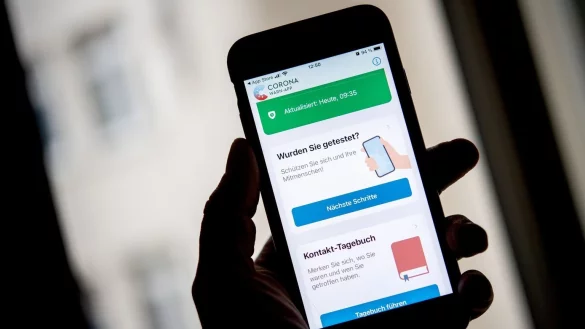 Neues Update: Corona-Warn-App jetzt mit Kontakt-Tagebuch - &copy; Foto: Zacharie Scheurer/dpa-tmn