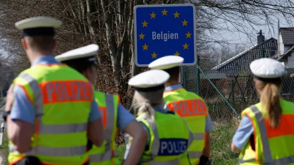 Kontrollen an der Grenze zu Belgien - &copy; Foto: Henning Kaiser/dpa