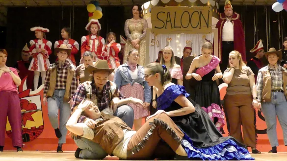 Impressionen von den Feierlichkeiten der Carnevalos: Im Saloon war von Tanzen bis Sterben alles dabei. - © Rudi Rudolph