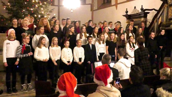 Die "Young Voices" und der Sch&uuml;ler-Eltern-Lehrer-Chor SEL haben schon ein sehr hohes Niveau erreicht. - &copy; Rudi Rudolph