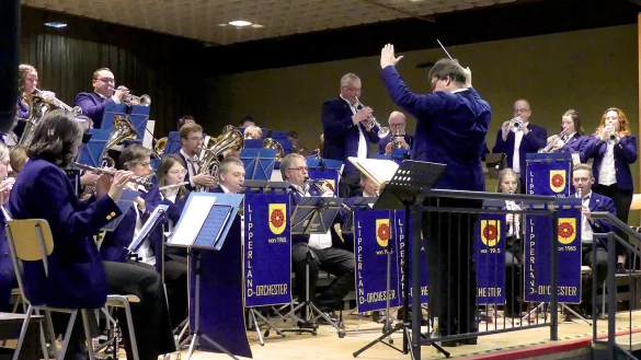 Das Lipperland-Orchester unter der Leitung von Peter Werpup feiert sein 60-jähriges Bestehen. - © Rudi Rudolph