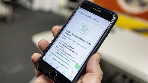 Als erste Google-Treffer erscheint die Seite dein-rundfunkbeitrag.de. F&uuml;r den Nutzer ist kaum zu erkennen, dass er auf einer Dienstleistungsseite gelandet ist. - &copy; Oliver Krato