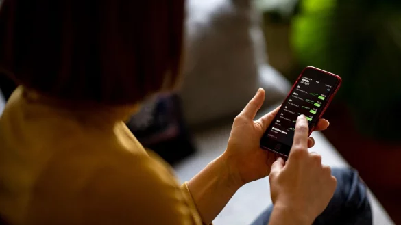 Jeder Zweite investiert an der B&ouml;rse - &copy; Foto: Fabian Sommer/dpa