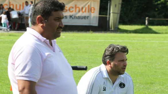 Ecevit Güngör und Trainer Sedat Akcay (rechts). - © Sebastian Lucas