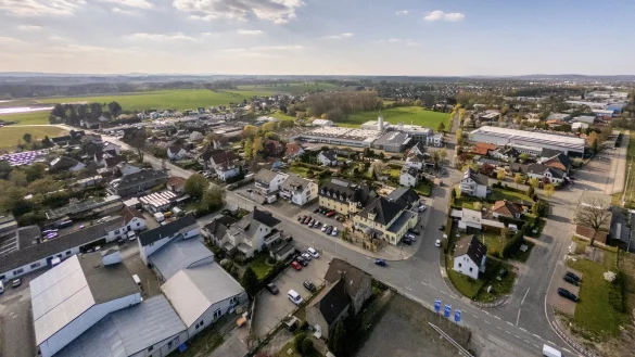 Bad Salzuflen ist nicht nur Kurstadt, sondern auch ein bedeutender Wirtschaftsstandort. Das Luftbild zeigt das Gewerbegebiet Max-Planck-Stra&szlig;e in Holzhausen. - &copy; Torben Gocke