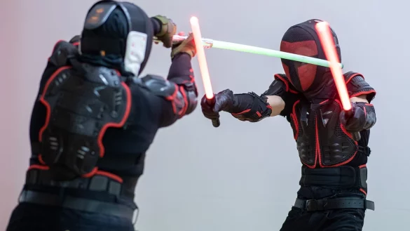 Lichtschwertfechten - &copy; Foto: Sebastian Gollnow/dpa