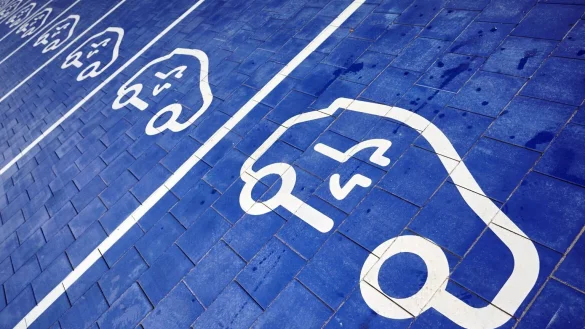 Schnellladepark f&uuml;r E-Autos - &copy; Foto: Bernd Thissen/dpa