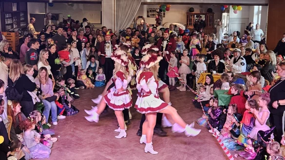 Die jüngsten Pivitsheider feierten ausgelassen die fünfte Jahreszeit. - © FSV Pivitsheide