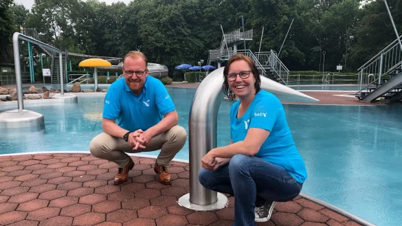 Stadtwerke-Geschäftsführer Volker Stammer und Kerstin Busse-Heling, Betriebsleitung Bäder. - © Sven Kienscherf