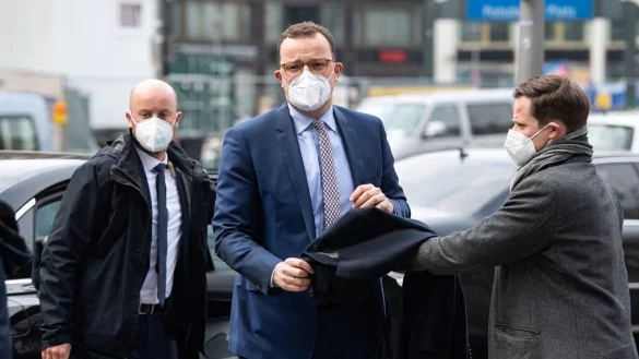 Spahn besucht Corona-Testzentrum - &copy; Foto: Bernd von Jutrczenka/dpa