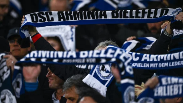 So einfach werden die Arminia-Fans nicht mit der Tabellenf&uuml;hrung verw&ouml;hnt. - &copy; Teresa Kr&ouml;ger