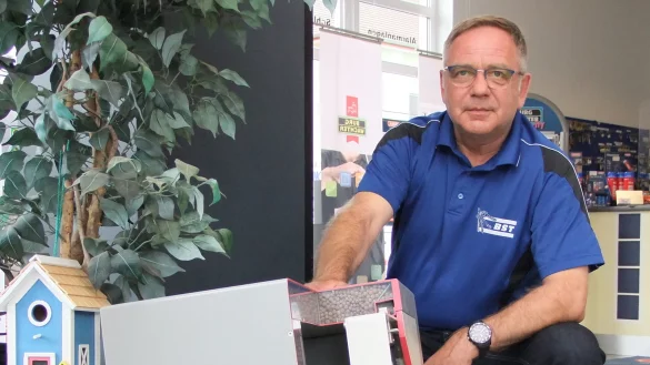 Kennt sich aus mit Tresoren: Reinhardt Beiner aus Salzuflen. - &copy; Axel B&uuml;rger(LZ)