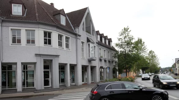 Waren Geschlossen: Die Praxis für Neurologie und Psychiatrie in Lage an der Schötmarschen Straße gehört zum Medizinischen Versorgungszentrum Lippe. Hacker hatten das Computersystem des Praxen-Verbundeslahm gelegt. 
- © Bernhard Preuss