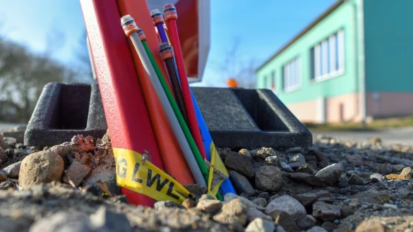Rohre f&uuml;r Glasfaserkabel - &copy; Foto: Patrick Pleul/dpa-Zentralbild/dpa
