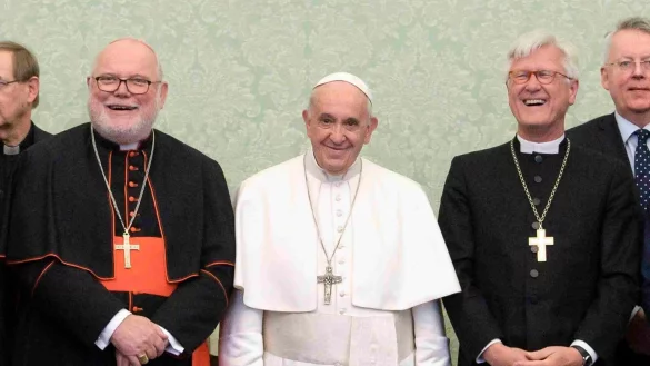 Kardinal Marx bei Papst Franziskus - &copy; Foto: -/Vatikan/dpa