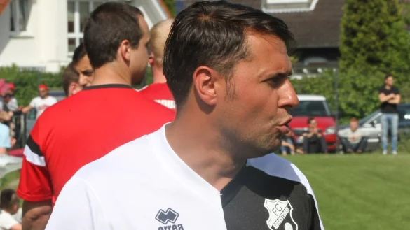 Steven Hengstler gehört zum Organisationsteam und ist zudem Trainer deskünftigen Fußball-Bezirksligisten FC Augustdorf. - © Sebastian Lucas