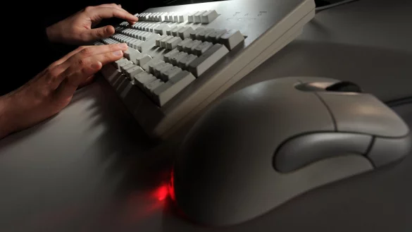 Fake-Streamingdienste - &copy; Foto: Jochen L&uuml;bke dpa/lno