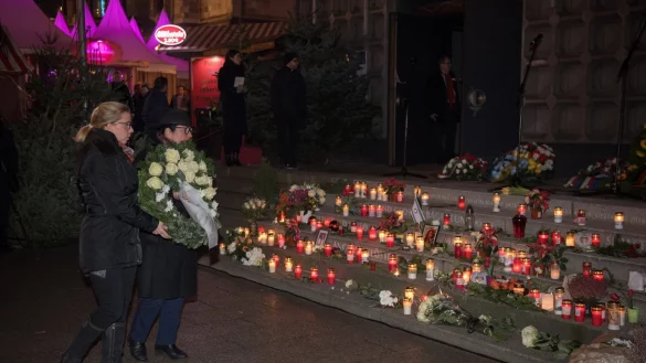 Gedenken - &copy; Foto: J&ouml;rg Carstensen/dpa