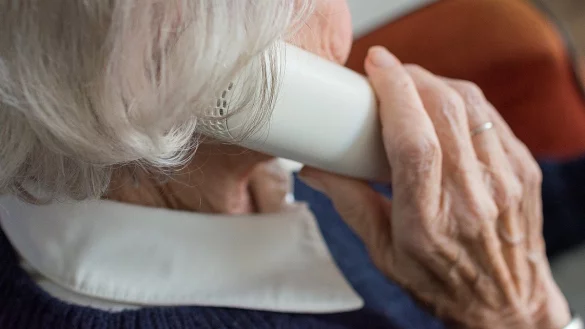 Immer wieder werden &auml;ltere Menschen von Enkeltrickbetr&uuml;gern angerufen. - &copy; Pixabay