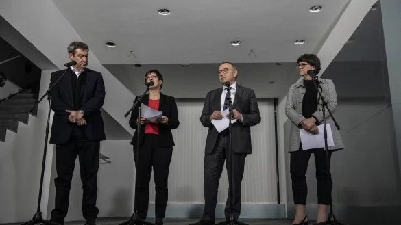 Koalition&auml;re - &copy; Foto: Paul Zinken/dpa