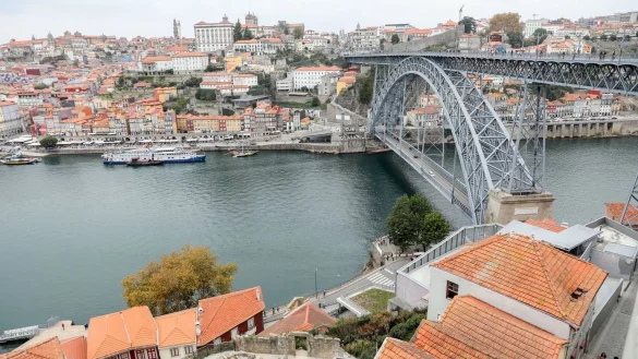 Br&uuml;cke Dom Luis in Porto - &copy; Foto: Jan Woitas/dpa-Zentralbild/dpa