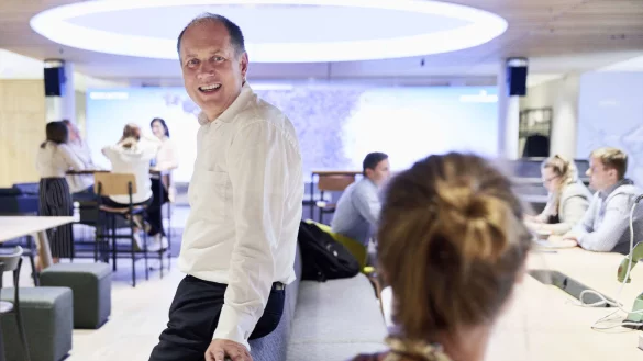 Frank Riemensperger er&ouml;ffnet die Reihe CIIT-Techtalk. Deutschland habe Potenzial, m&uuml;sse dieses nun aber auch im Hinblick auf die Digitalisierung nutzen. - &copy; Accenture