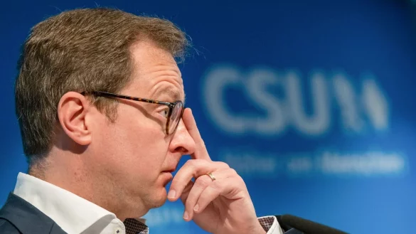 - &copy; Peter Kneffel/dpa