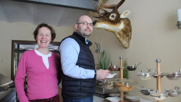 Kunigunde Rakers hat Gut Rothensiek verkauft. Als Projektmanager des neuen Eigent&uuml;mers entwickelt Philipp Weigandt nun ein Konzept f&uuml;r die Zukunft des Hotel- und Gastronomie-Betriebes. - &copy; Dieter Asbrock