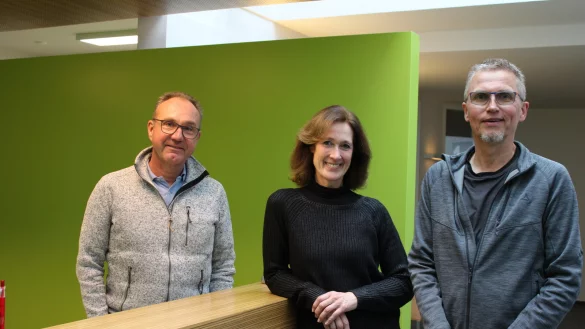 Dr. Florian Baumgart (links) und Matthias Winter freuen sich, dass sie mit Dr. Heike Schlingmann Verst&auml;rkung im Team bekommen. - &copy; Lorraine Brinkmann