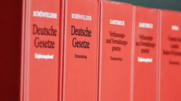 Der Angeklagte war durch das Testament eines im Januar 2018 verstorbenen Mannes offiziell zu dessen Testamentsvollstrecker berufen worden. - &copy; dpa