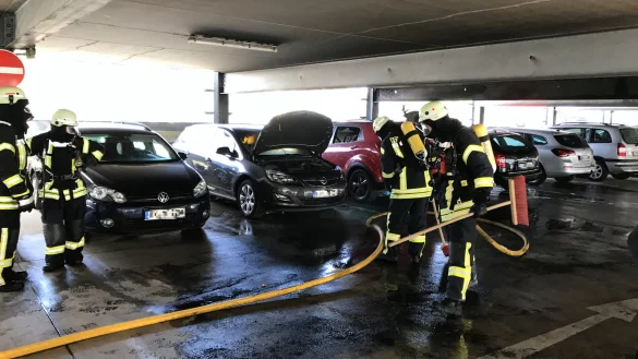 Brand im Finanzamt-Parkhaus an der Wotanstra&szlig;e - &copy; Feuerwehr Detmold