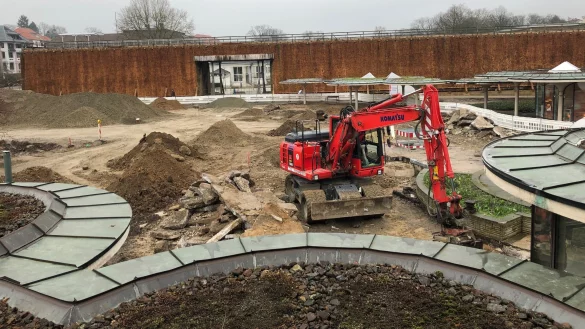 Nachdem in den vergangenen Jahren unter anderem viel Erde im Kurzentrum wie hier bei der Umgestaltung des &bdquo;Roten Platzes" bewegt worden ist, sollen jetzt die Strukturen zwischen Stadt und Staatsbad neu geordnet worden. - &copy; Thomas Reineke