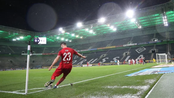 Geisterspiele - &copy; Foto: Roland Weihrauch/dpa