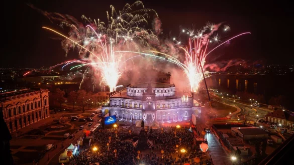 Feuerwerk - &copy; Foto: Uwe Soeder/SZ/dpa