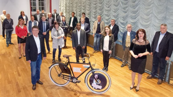 Die Kandidaten der CDU Detmold f&uuml;r die Ratswahl um B&uuml;rgermeisterkandidat J&ouml;rg Thelaner (1. Reihe ganz links) mit dem Kreisvorsitzenden der CDU Lippe (8. von rechts). - &copy; CDU Detmold