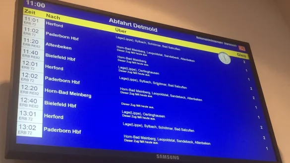 Nur wenige Z&uuml;ge fahren heute am Detmolder Bahnhof ab. - &copy; Erol Kamisli