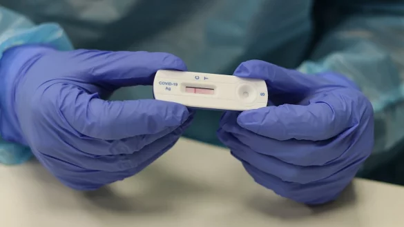 Lieferprobleme sollen die Ursache f&uuml;r die noch fehlenden Tests sein. - &copy; David Knapp/dpa