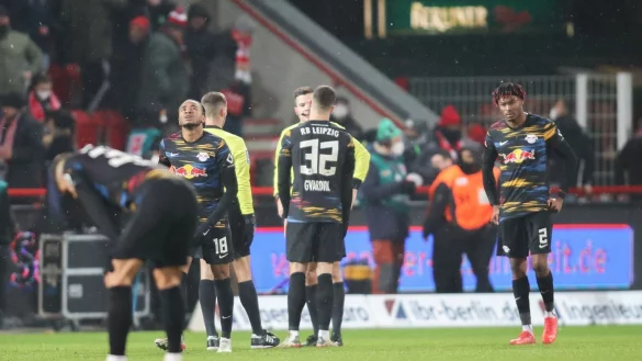 Entt&auml;uschte Leipziger - &copy; Foto: Andreas Gora/dpa