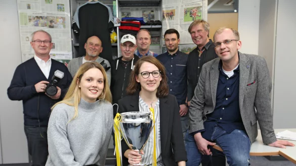 Das LZ-Team: (hinten von links) Egon Penner, Paul Cohen, Kai Hahn, Andreas Schlingmann, Lucas Gehrmann, Dietmar Welle und Sebastian Lucas sowie (vorne von links) Cornell Noelle und Barbara Lucas aus der LZ-Marketingabteilung. - &copy; Vera Gerstendorf-Welle