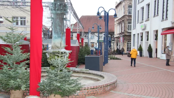 Noch ist der Marktplatz weihnachtlich geschm&uuml;ckt. Im kommenden Jahr soll ein Planungsb&uuml;ro mit der Umgestaltung beauftragt werden. An der Meinungsbildung k&ouml;nnen sich die B&uuml;rger beteiligen. - &copy; Cordula Gr&ouml;ne(LZ)