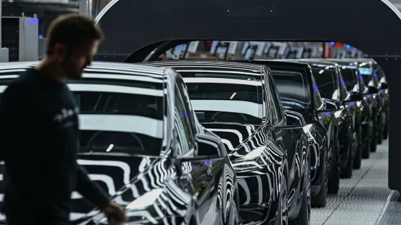 Tesla - &copy; Foto: Patrick Pleul/dpa-Zentralbild POOL/dpa