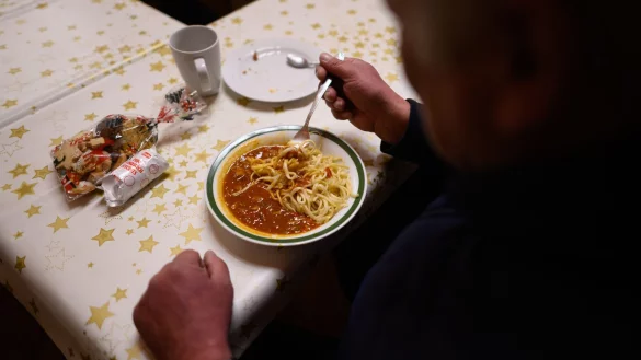 Im Kreis Paderborn ist die Zahl der Wohnungslosen deutlich gestiegen. Betroffene suchen deshalb meist Hilfsorganisationen auf (Symbolfoto). - &copy; Robert Michael/dpa