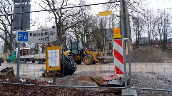 Gro&szlig;baustelle am Kaiser-Wilhelm-Platz: Von den zum Teil massiven Kostensteigerungen ist sie nicht betroffen. Bei k&uuml;nftigen Ausschreibungen f&uuml;r weitere Projekte wird das wohl anders aussehen. - &copy; Lorraine Brinkmann