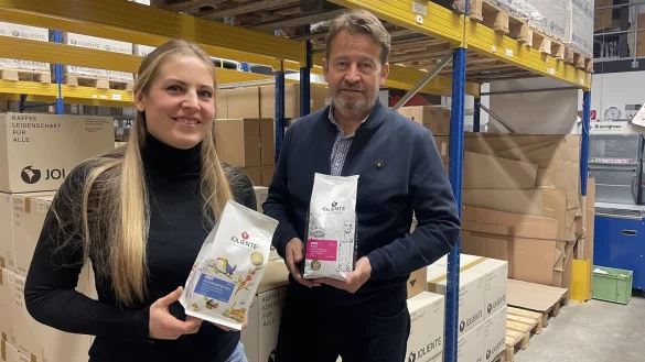 Schlechte Ernten und Spekulationsgesch&auml;fte an den B&ouml;rsen f&uuml;hren zu hohen Kaffeepreisen. Betreiber kleinerer Kaffeer&ouml;stereien wie "Joliente" f&uuml;rchten um ihre Existenz. Lisa und Christian Cramer shene einer d&uuml;steren Zukunft entgegen. - &copy; Silke Buhrmester