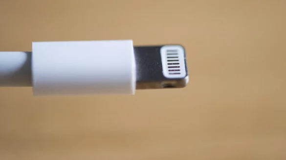 iPhone-Ladekabel - &copy; Foto: Silas Stein/dpa