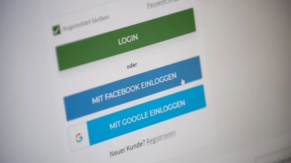 Anmeldung mit einem Log-in-Dienst - &copy; Foto: Zacharie Scheurer/dpa-tmn
